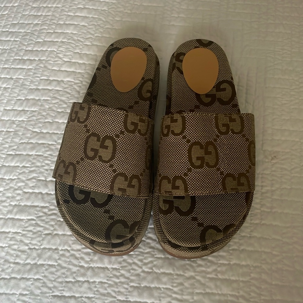Adorable slides brand new